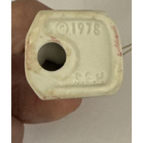 Vtg 1978 Norman Rockwell Christmas Ornament Carolee Caroler Ceramic 3.5" - Picture 6 of 9